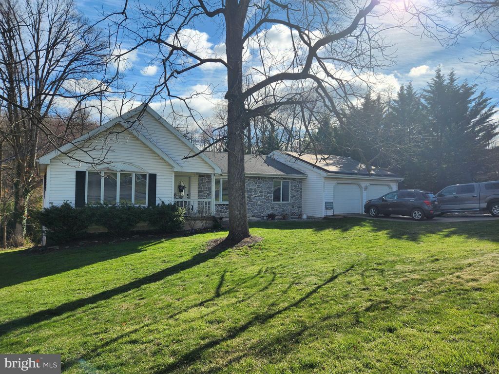 Photo of 606 Glenwood Drive, Ephrata, PA 17522 (MLS # PALA2048820)