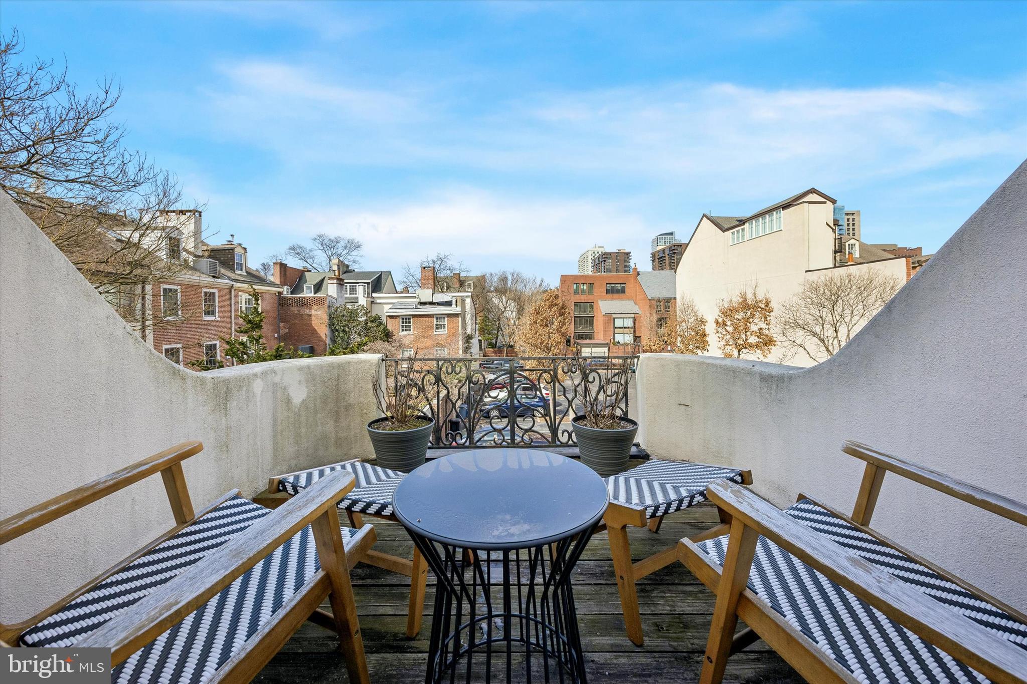 SOCIETY HILL - Residential