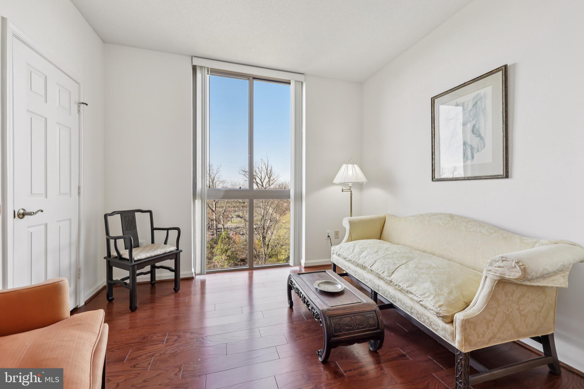 LANSDOWNE WOODS - Residential