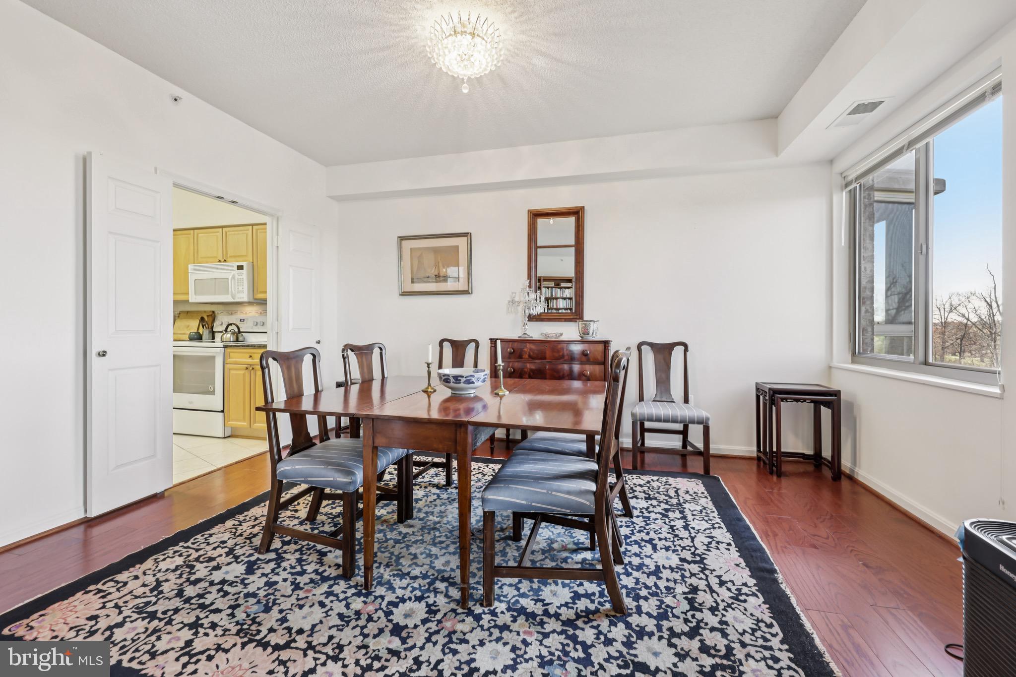 LANSDOWNE WOODS - Residential