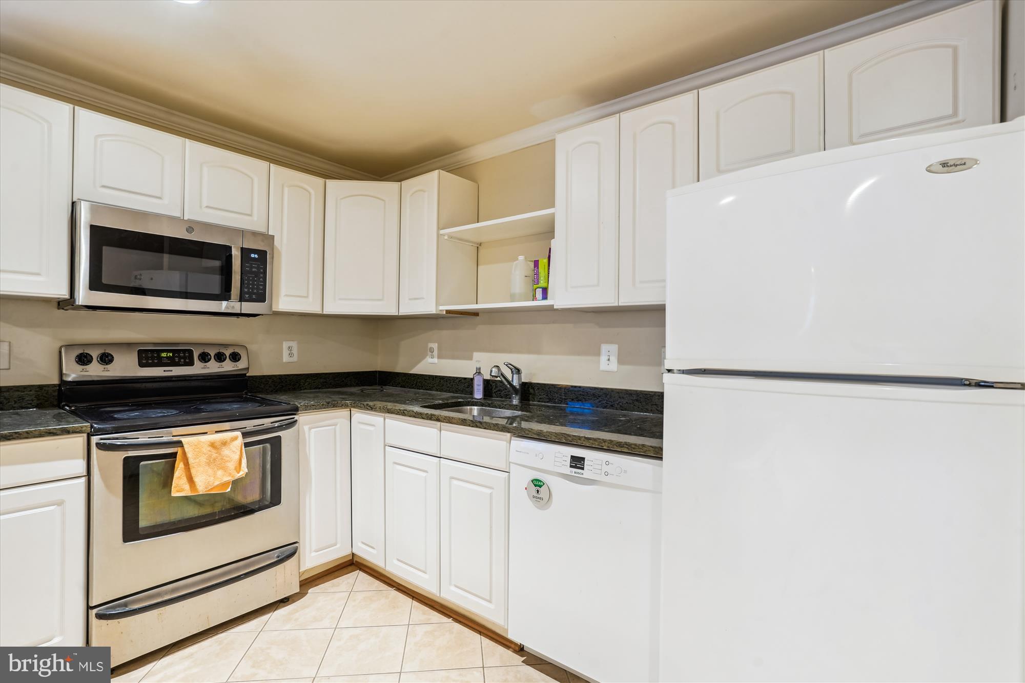 ALCOVA HEIGHTS - Residential Lease