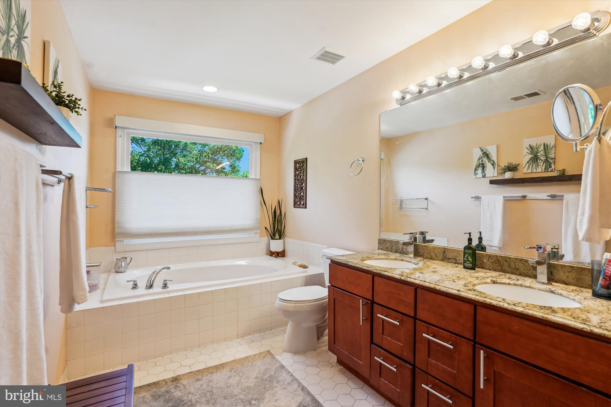 ALCOVA HEIGHTS - Residential Lease