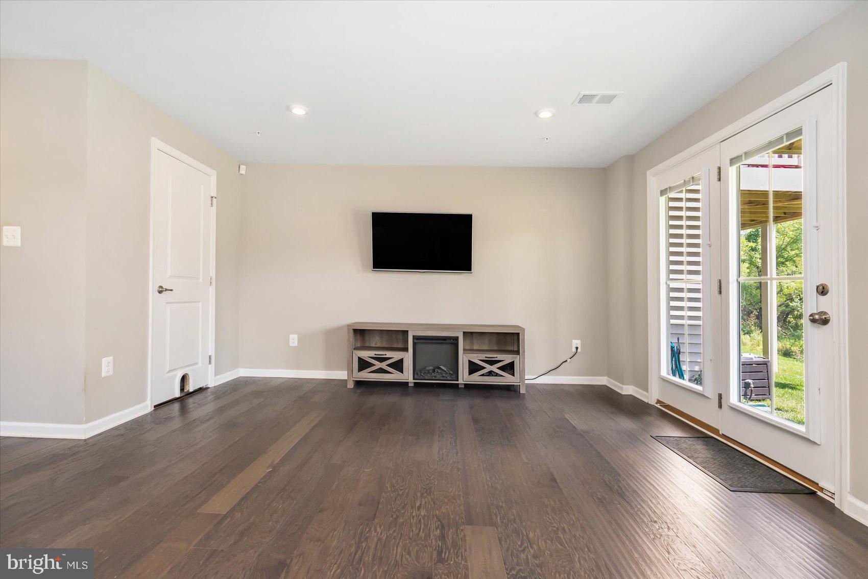 TOWNES AT BYNUM RUN - Residential