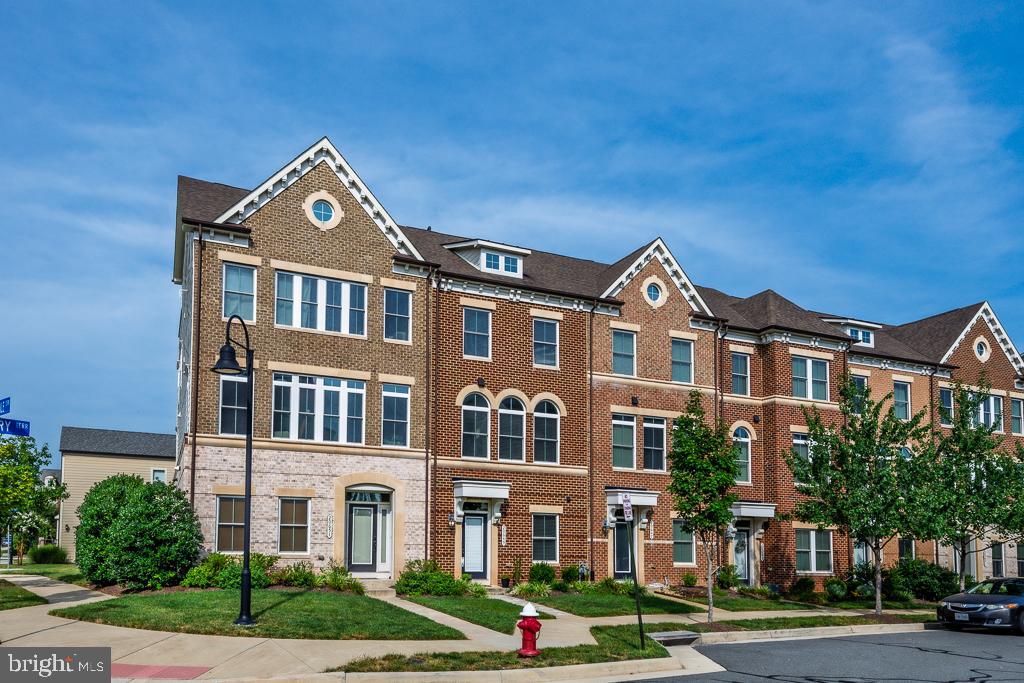 ONE LOUDOUN - Residential Lease