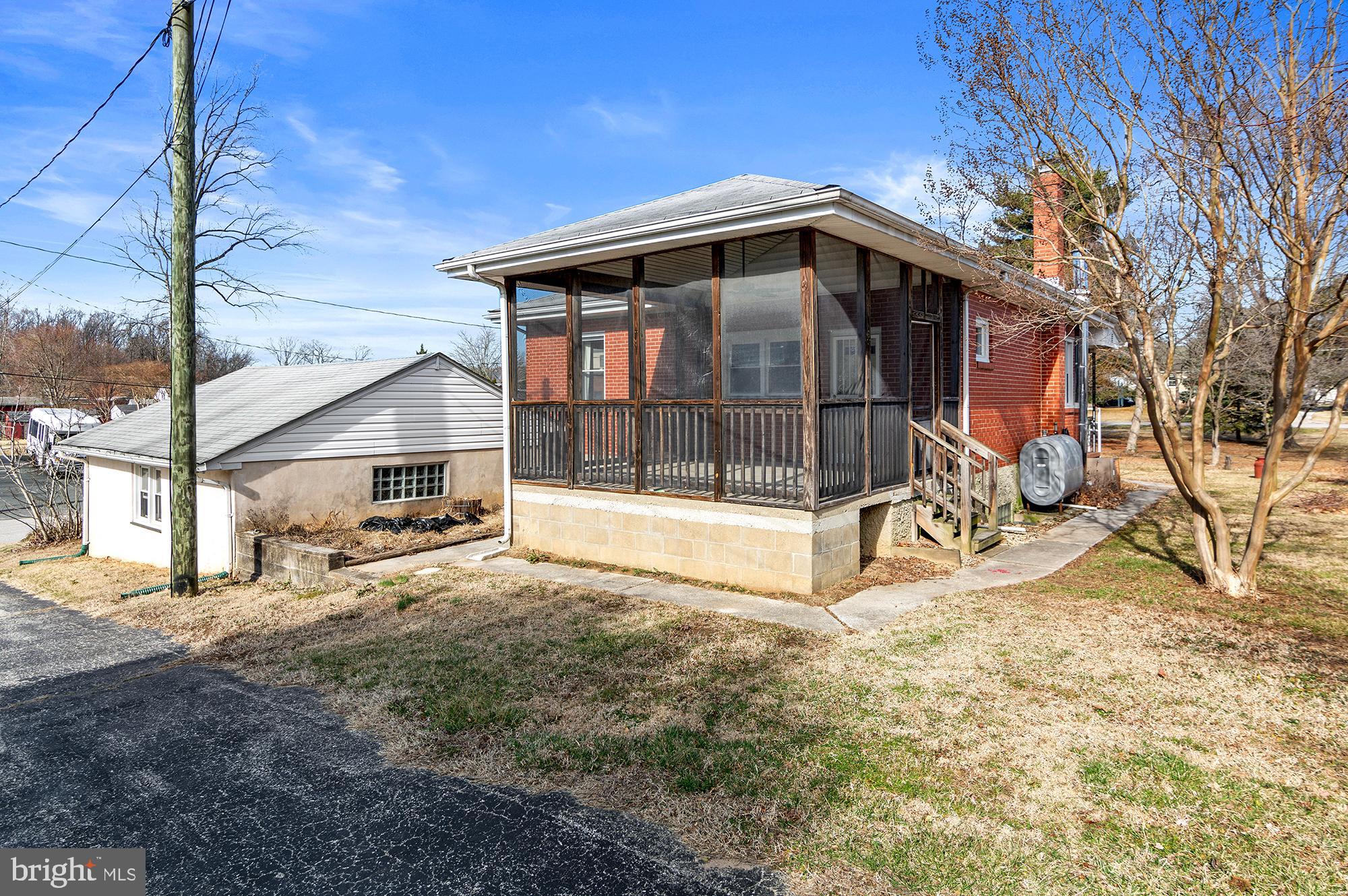 BAUERNSCHMIDT MANOR - Residential