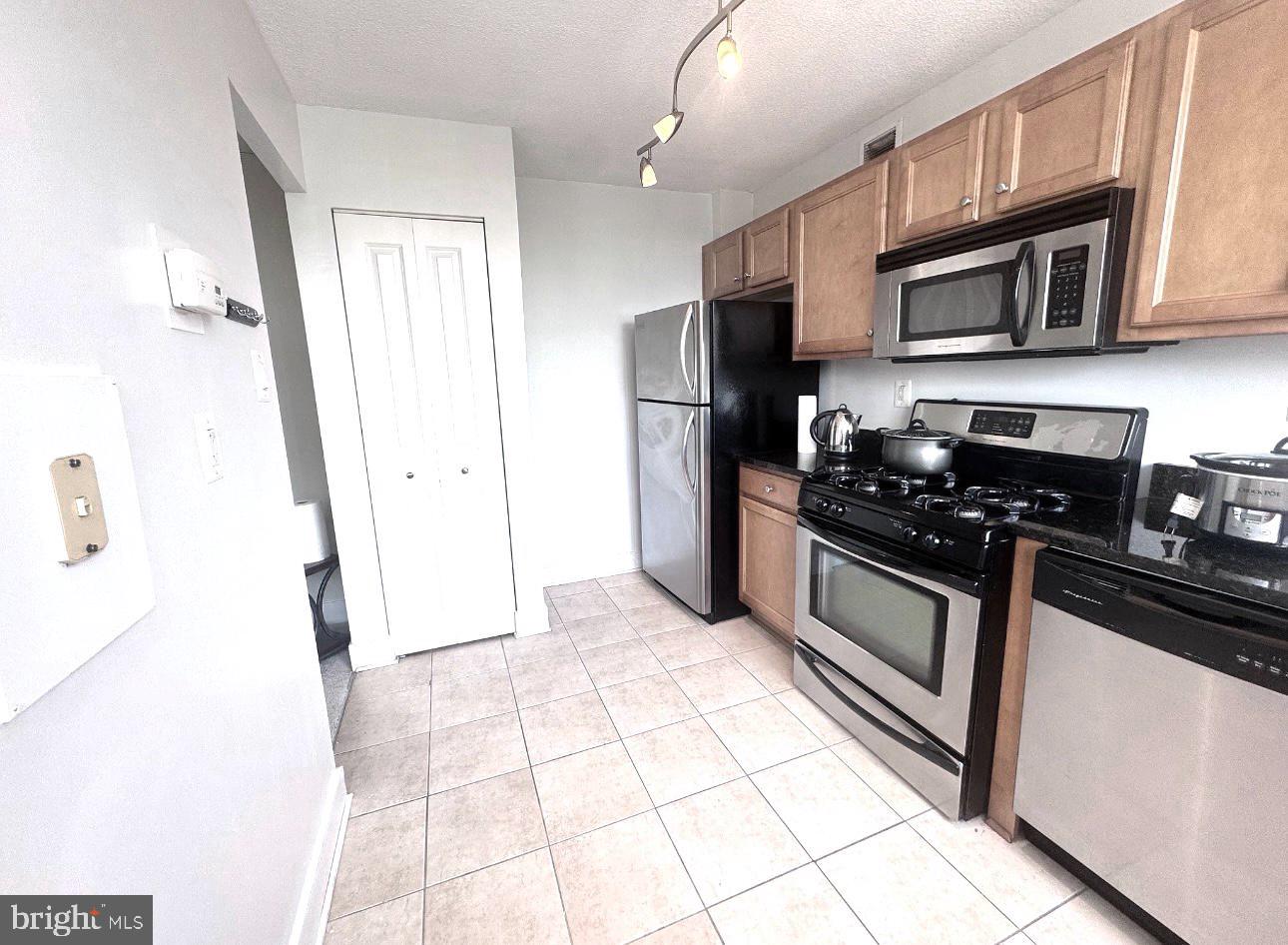 1220 BLAIR MILL ROAD 405