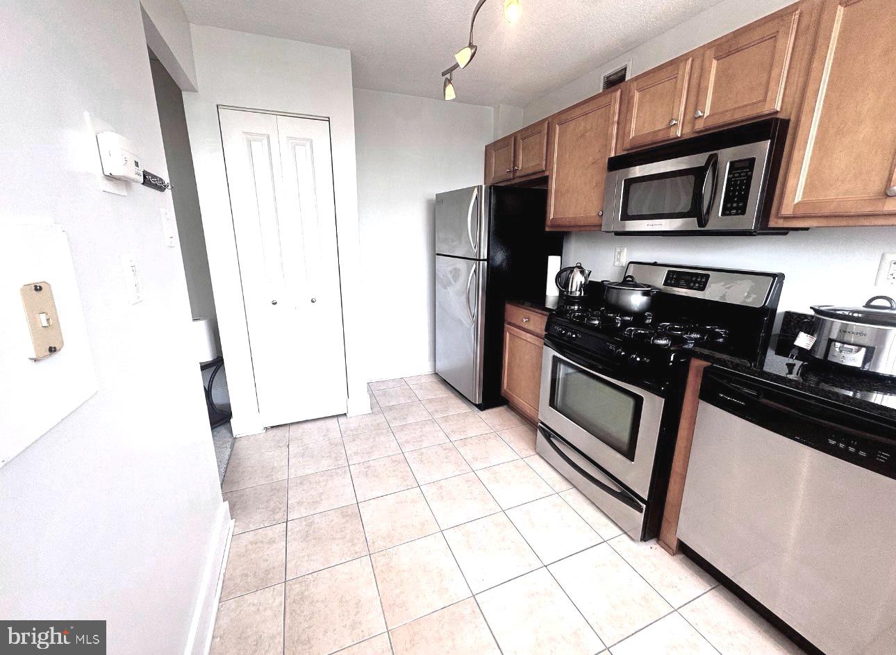 1220 BLAIR MILL ROAD 405