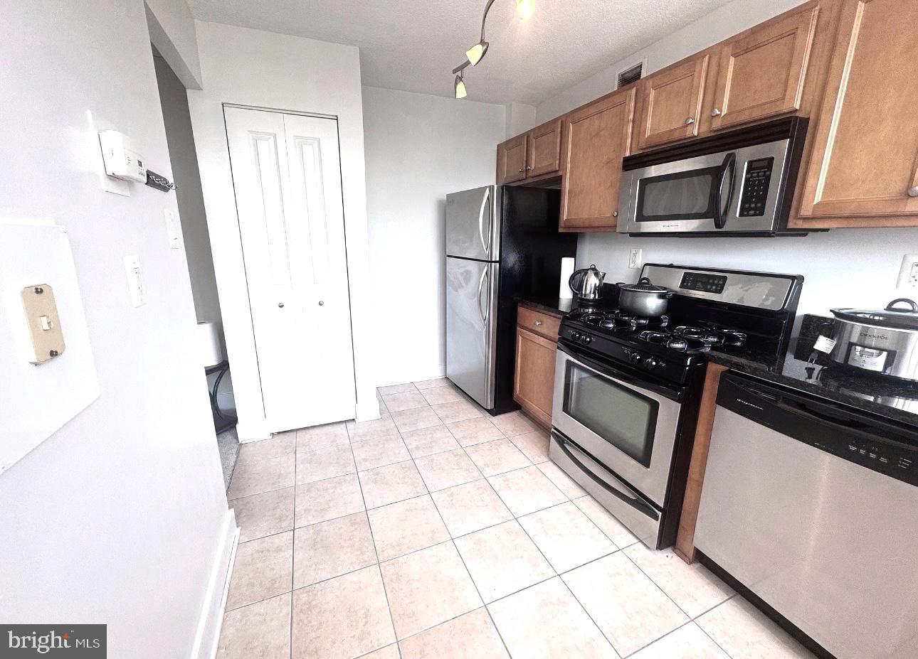 1220 BLAIR MILL ROAD 405