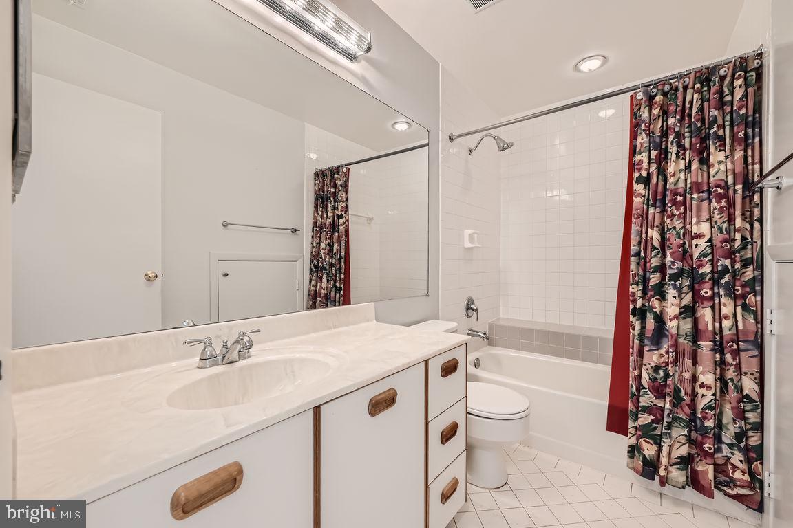 THE FALLS - Residential