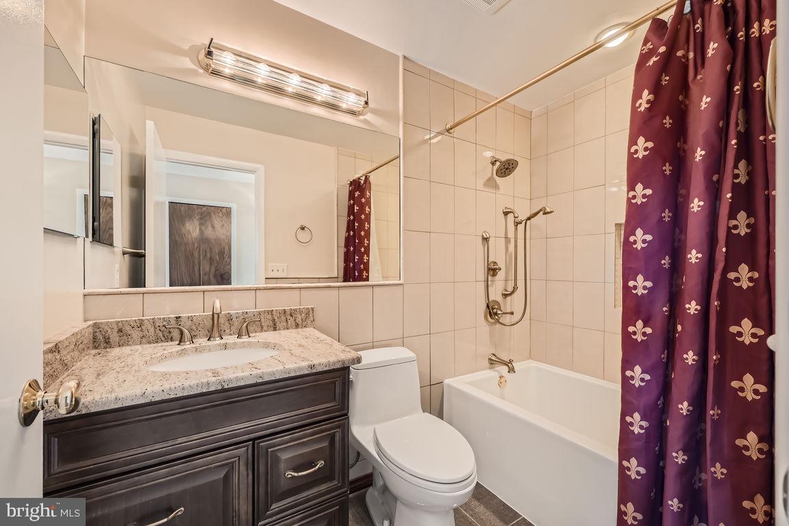 THE FALLS - Residential