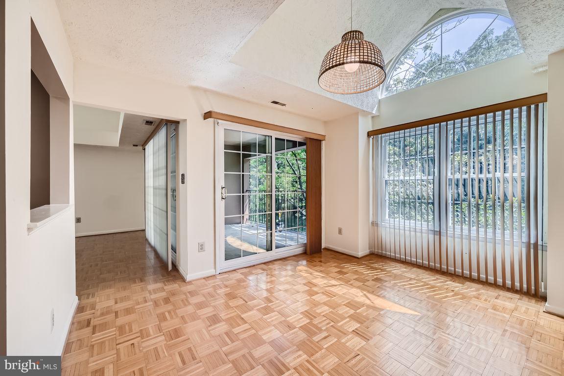 THE FALLS - Residential