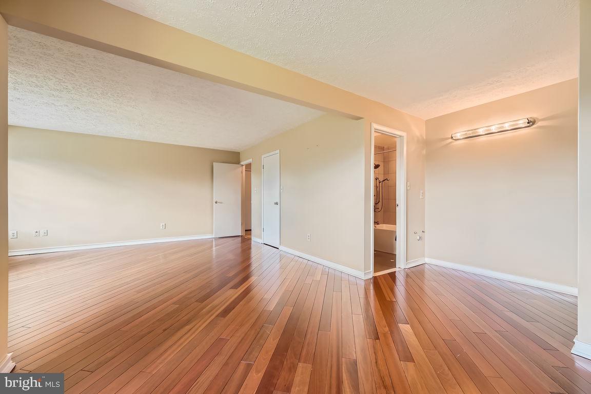 THE FALLS - Residential