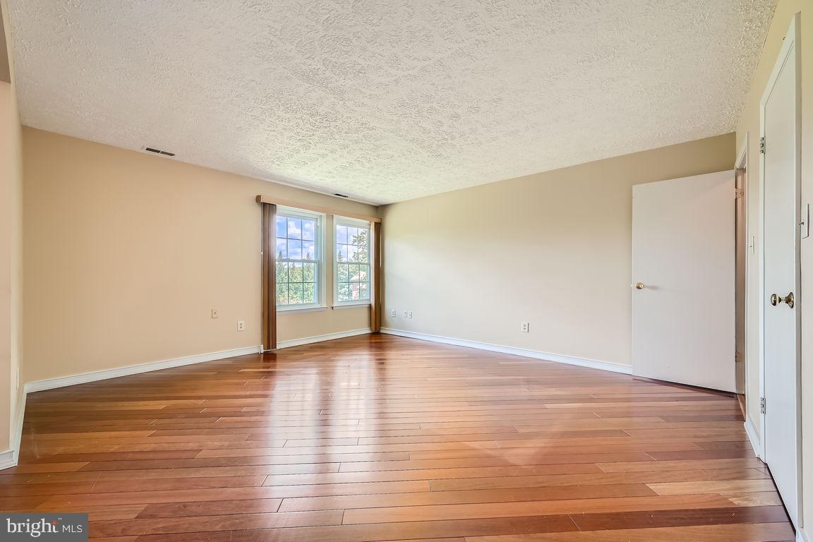 THE FALLS - Residential