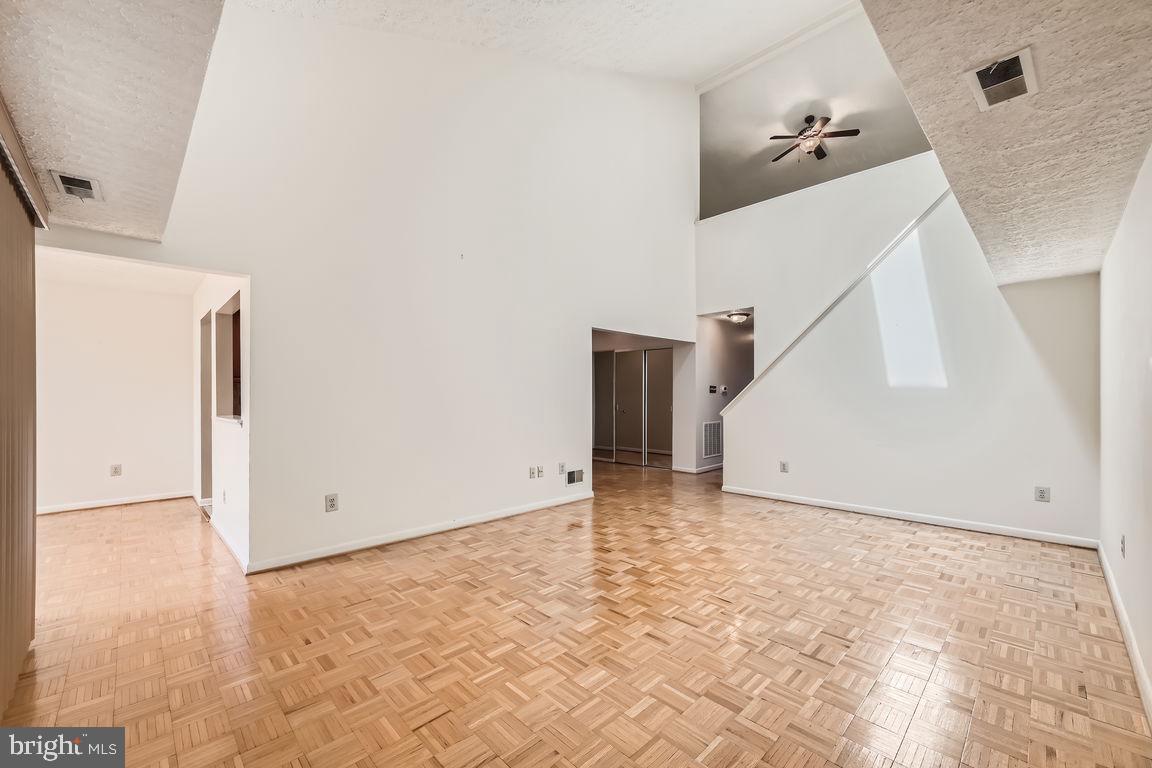 THE FALLS - Residential