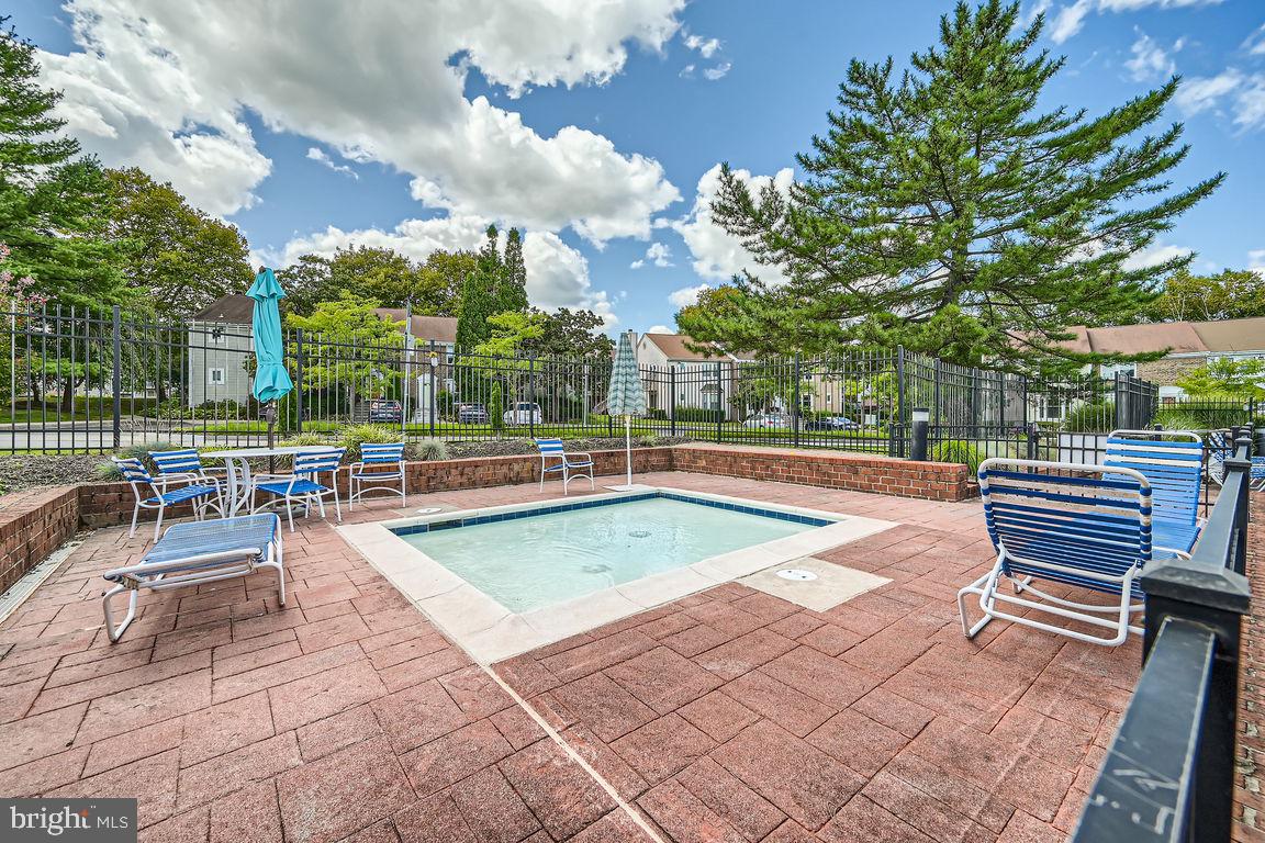 THE FALLS - Residential