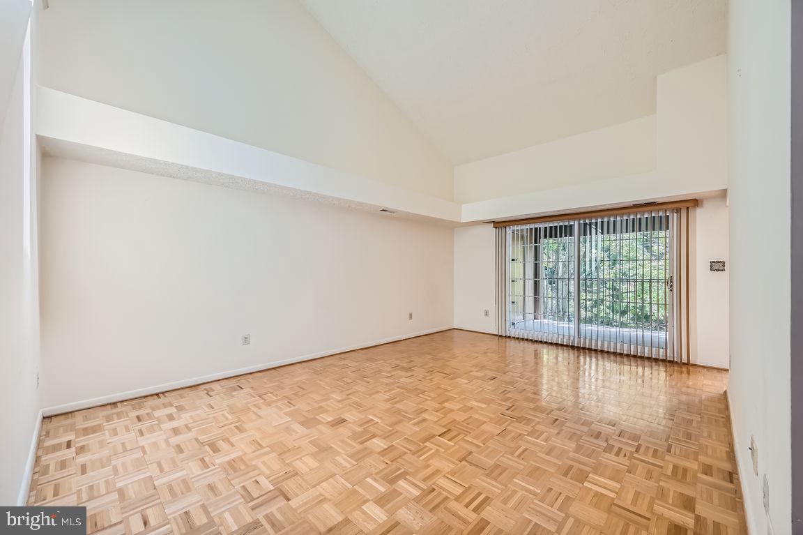 THE FALLS - Residential