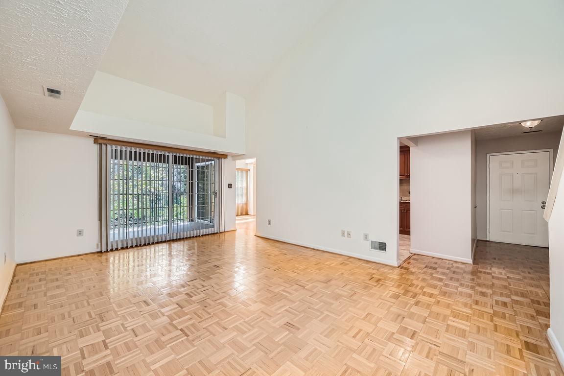 THE FALLS - Residential