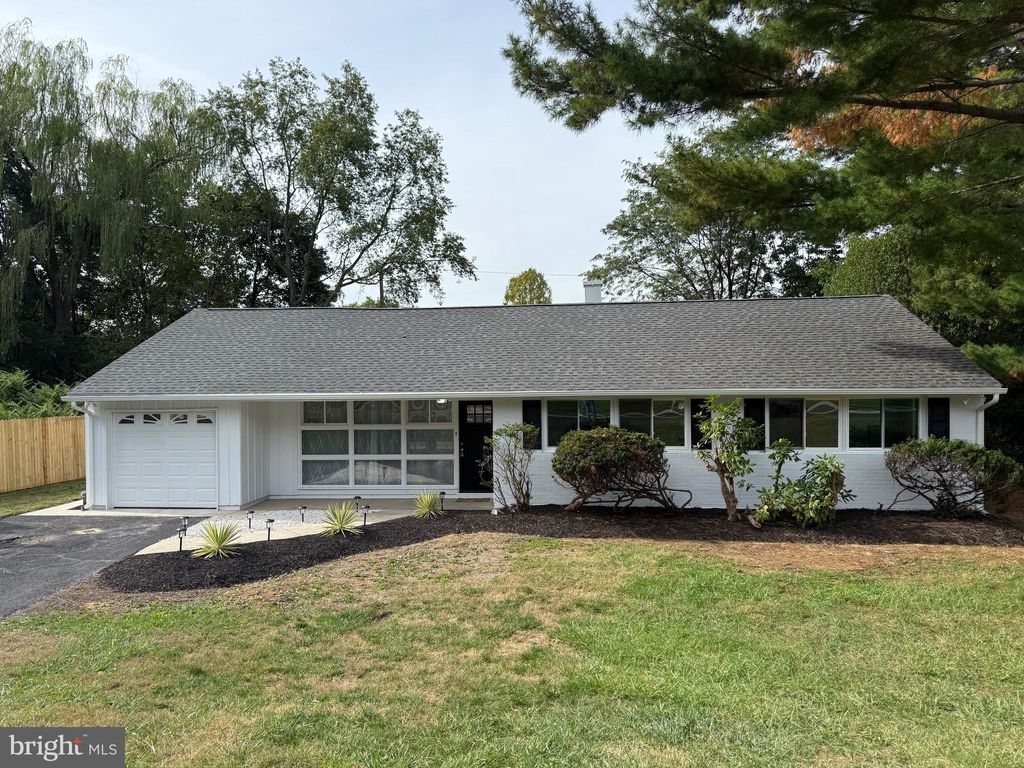 Photo of 1201 Stotesbury Avenue, GLENSIDE, PA 19038 (MLS # PAMC2155634)