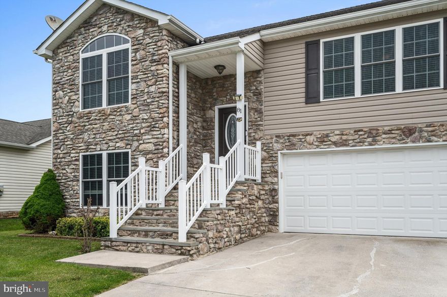 Welcome to this charming 4-bedroom, 2.5-bath split foyer home in the sought-after Red Hill community. Situated on a spacious corner lot, this beautifully maintained home offers vaulted ceilings, a gas fireplace, and a seamless flow from the kitchen and dining area to a deck overlooking a fully fenced backyard. The split foyer design provides smart separation of living spaces, including a primary suite with an en suite bath. The lower level offers additional flexible living space. Highlights include a 2-car garage, abundant natural light, and a great location near schools, shopping, and parks. Don’t miss this opportunity!