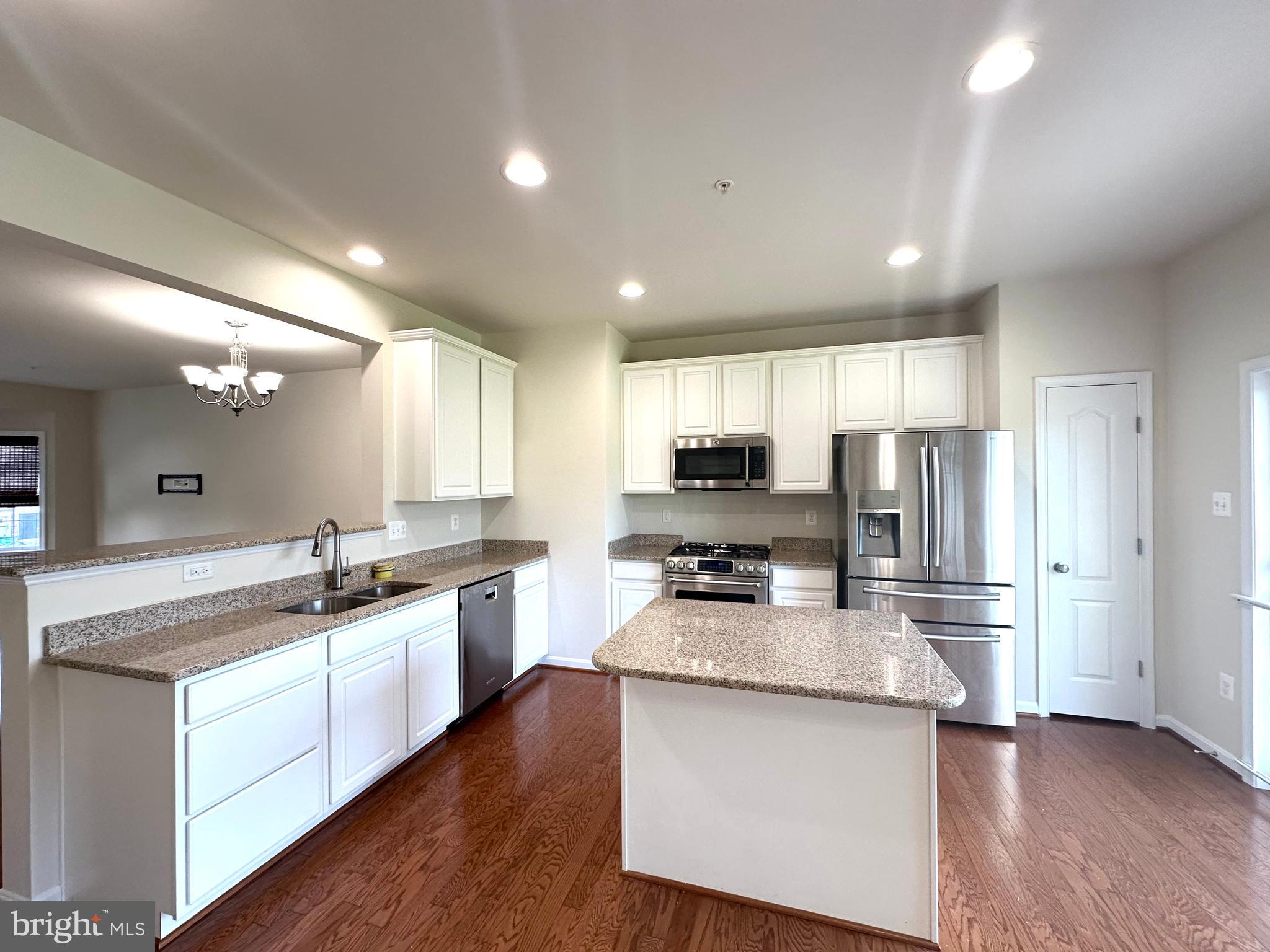 CARRIAGE HILL - Residential Lease