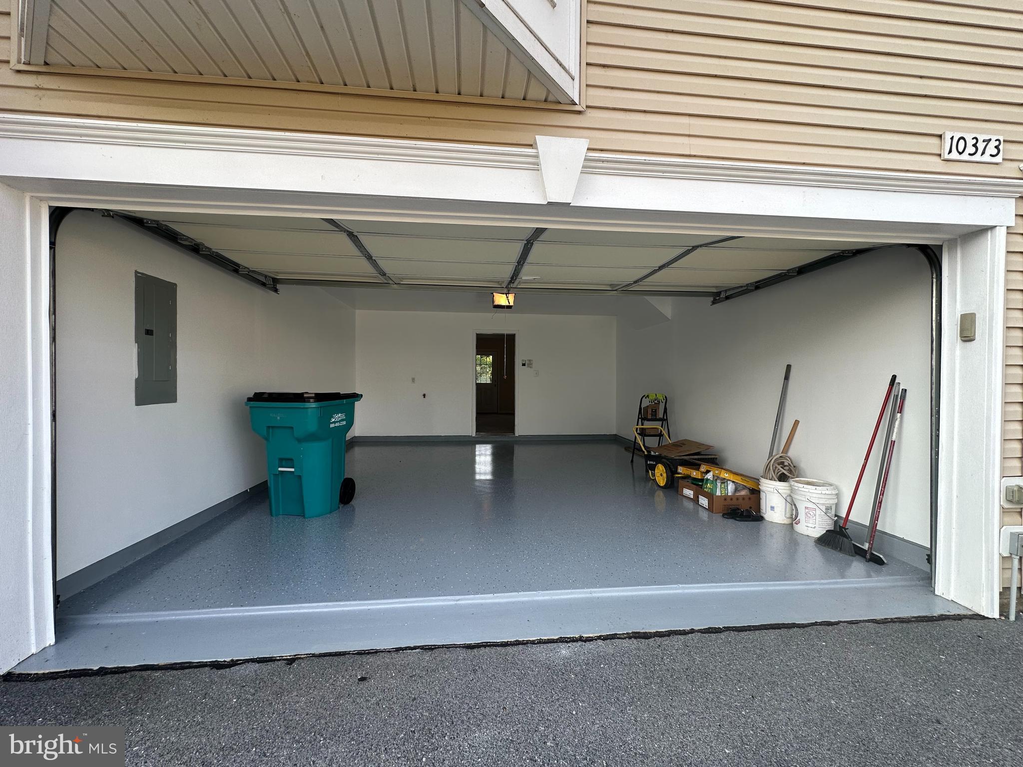 CARRIAGE HILL - Residential Lease