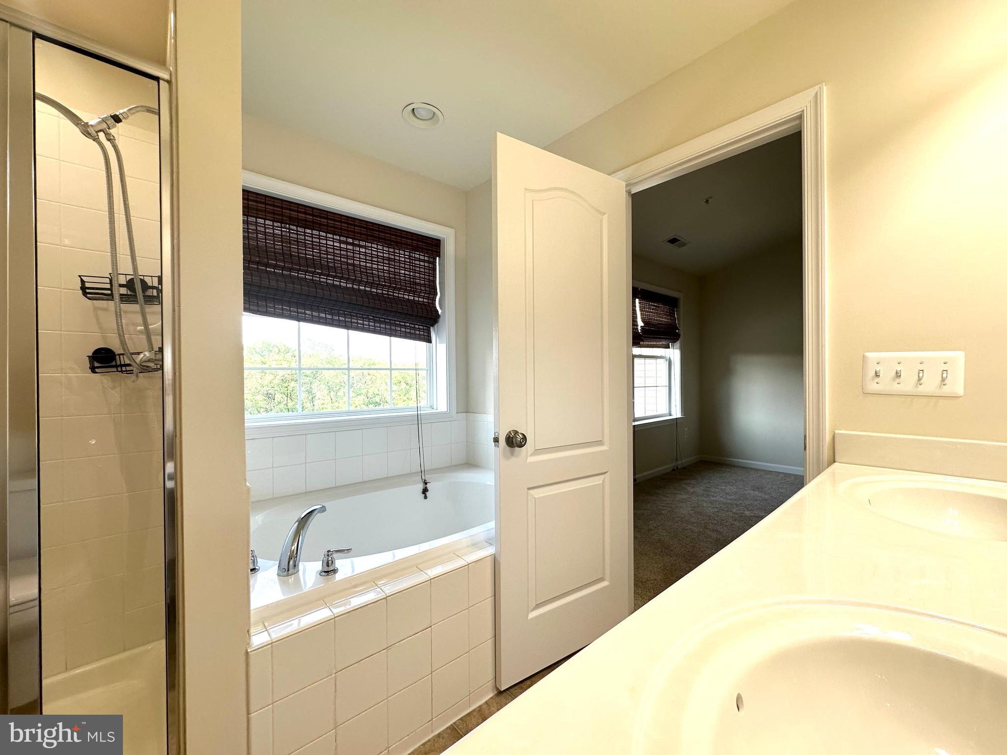 CARRIAGE HILL - Residential Lease