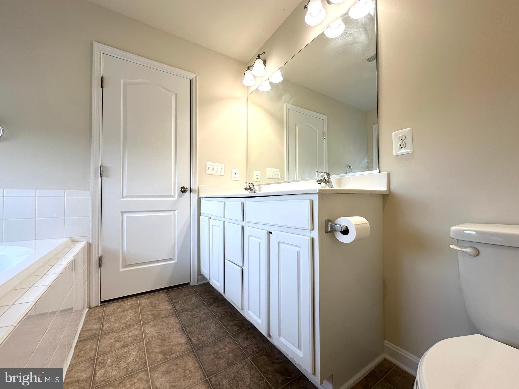 CARRIAGE HILL - Residential Lease