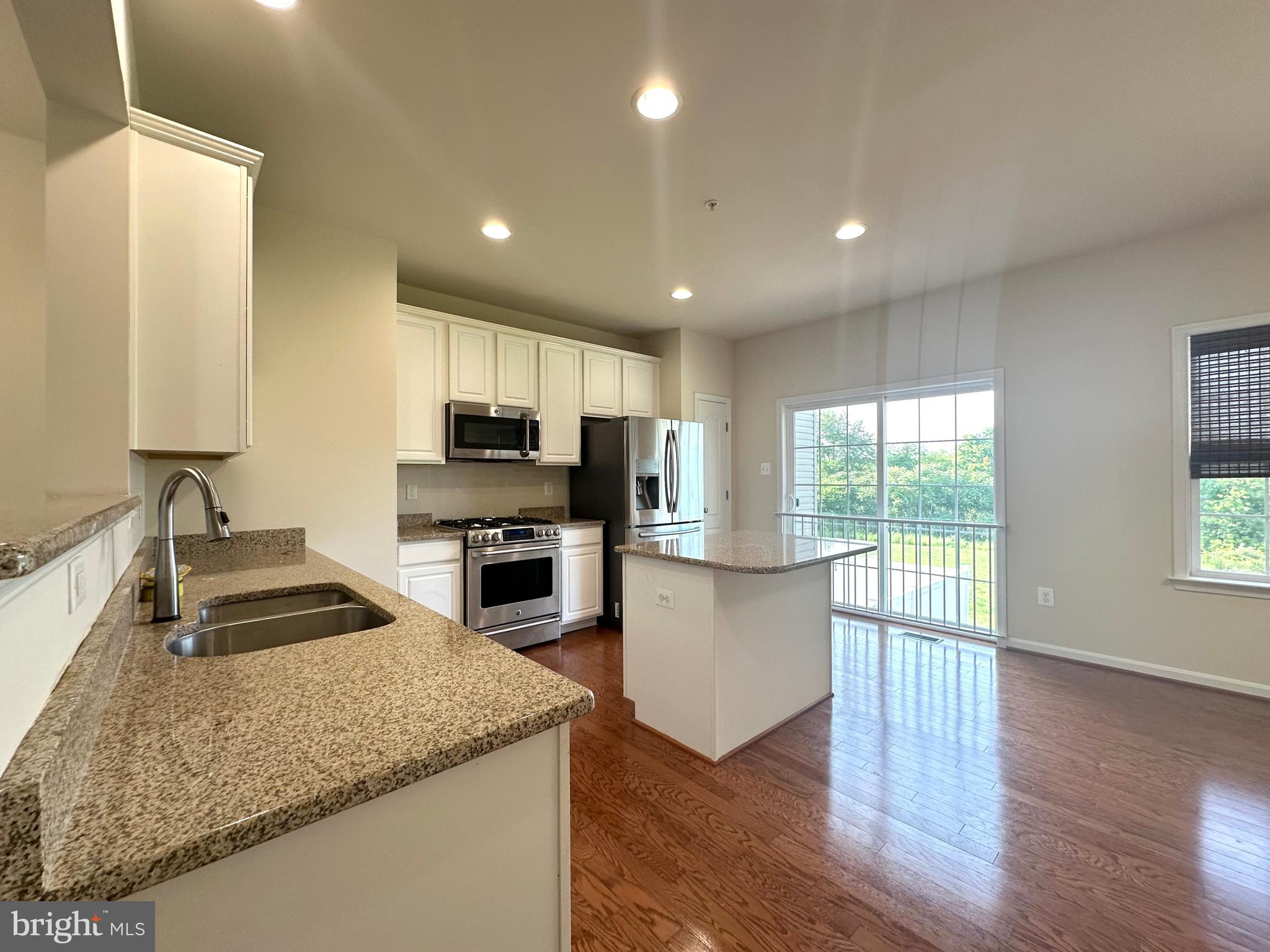 CARRIAGE HILL - Residential Lease