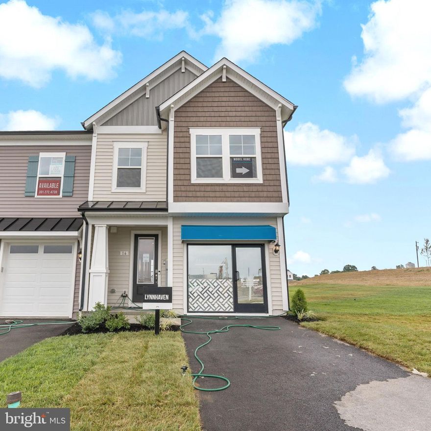 3 Beds 2.5 Baths Lynnhaven COMP Listing -  Model Home - 1533 Sq Feet  with bay window in primary suite. 
 *Photos may not be of actual home. Photos may be of similar home/floorplan if home is under construction or if this is a base price listing.
