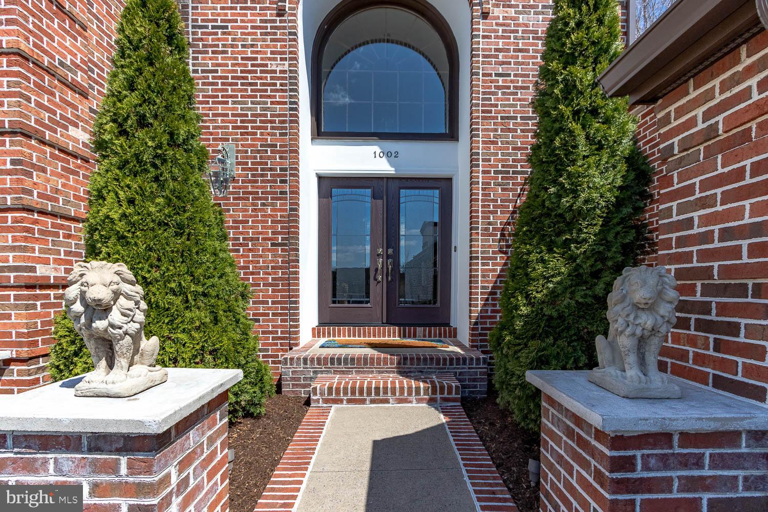 1002 GREENBRIAR DRIVE