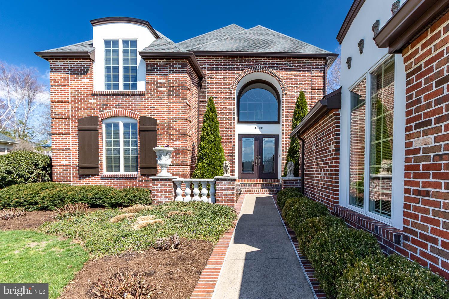 1002 GREENBRIAR DRIVE