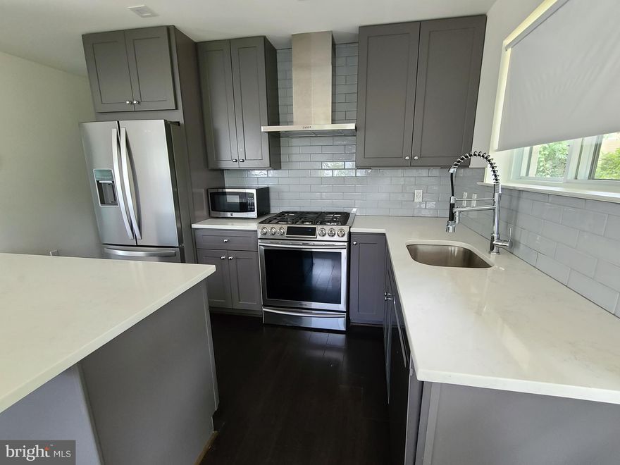 RECENTLY UPDATED 5 BD/2BA WITH STAINLESS STEEL APPLIANCES AND GRANITE COUNTERTOPS. UPDATED TILE SHOWER. 2 CAR DRIVEWAY AND EZ STREET PARKING. CLOSE TO MONTGOMERY MALL AND QUICK ACCESS TO 495 OR 270. EXCELLENT SCHOOL DISTRICT.  AVAILABLE IMMEDIATELY!!