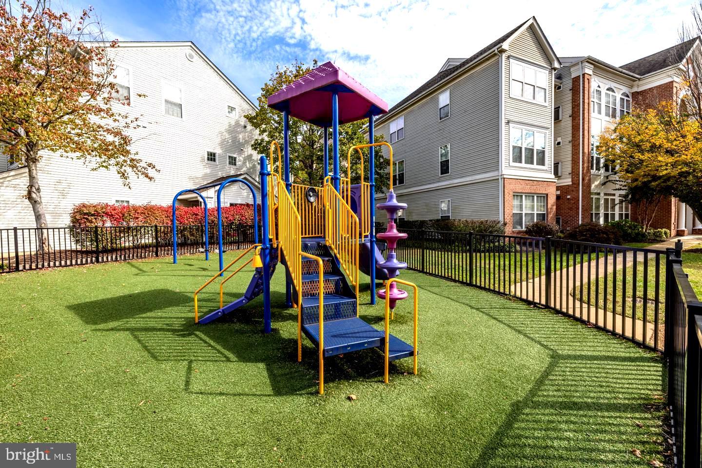 ISLAND CREEK - Residential