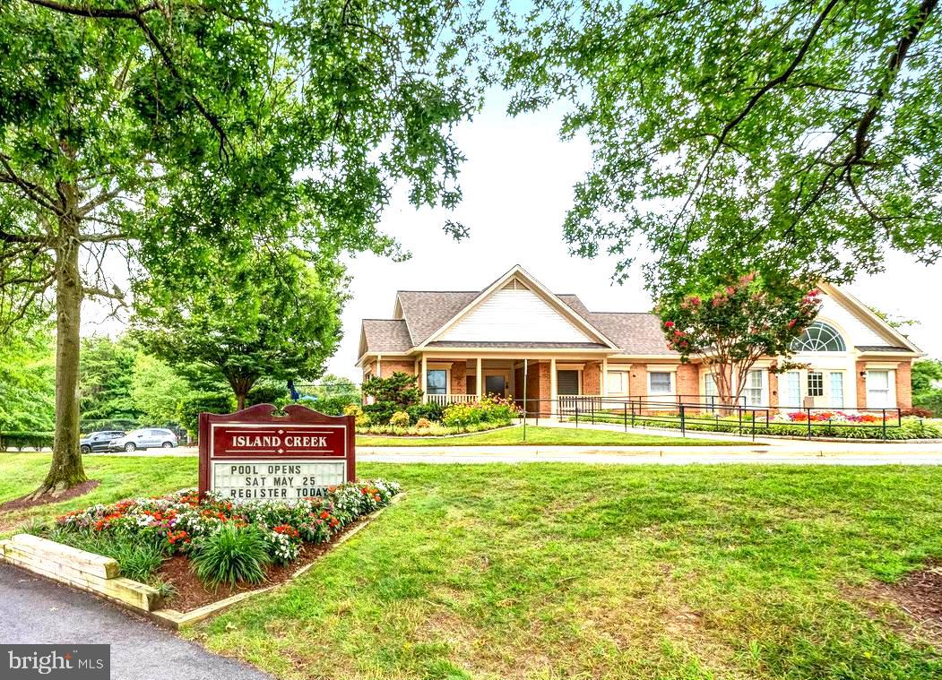 ISLAND CREEK - Residential