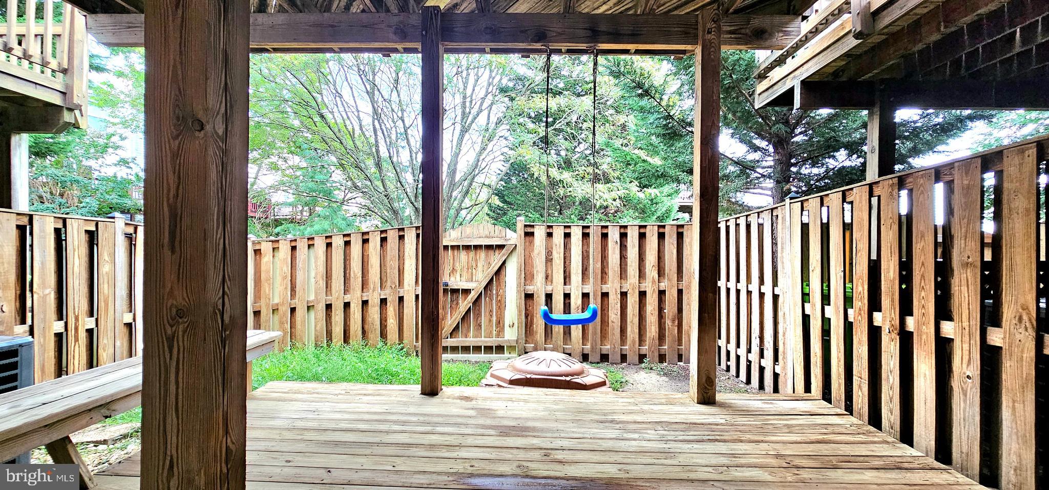 ISLAND CREEK - Residential