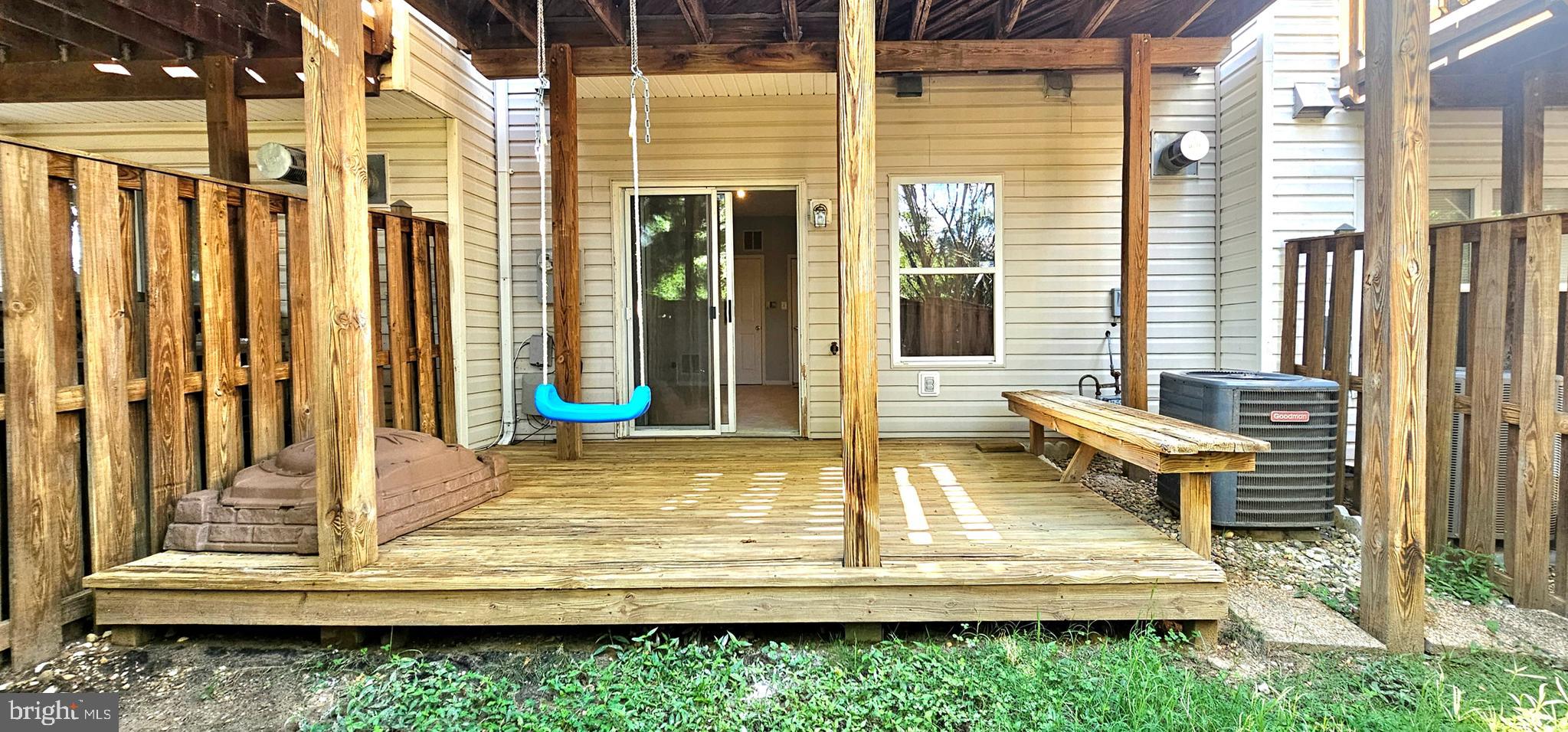 ISLAND CREEK - Residential