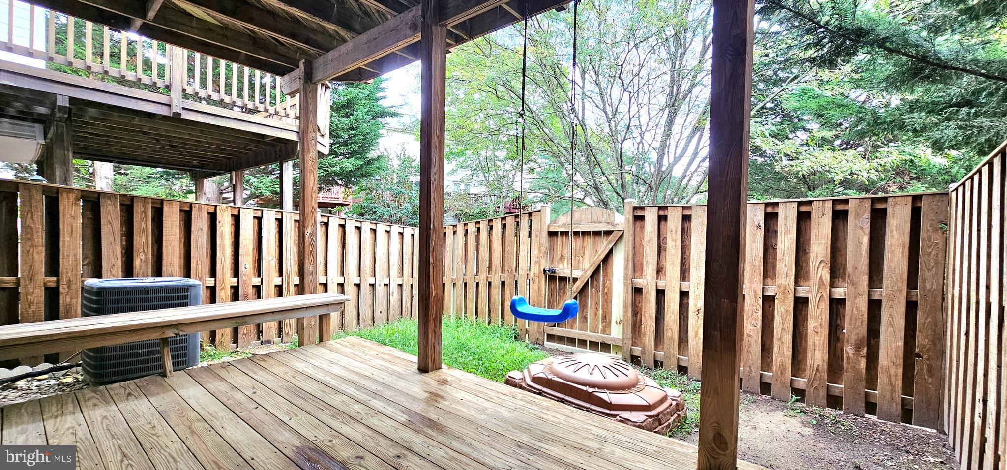 ISLAND CREEK - Residential