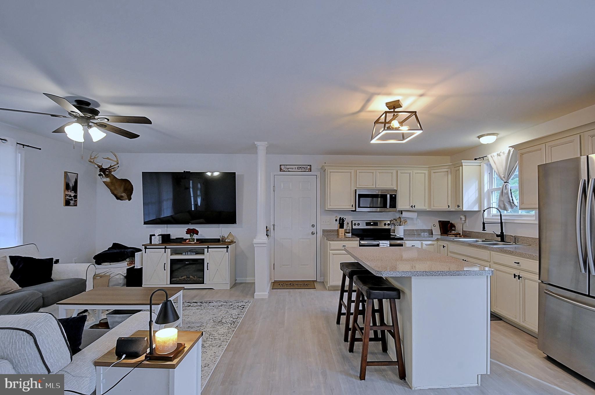 MIDDLE CREEK MANOR - Residential