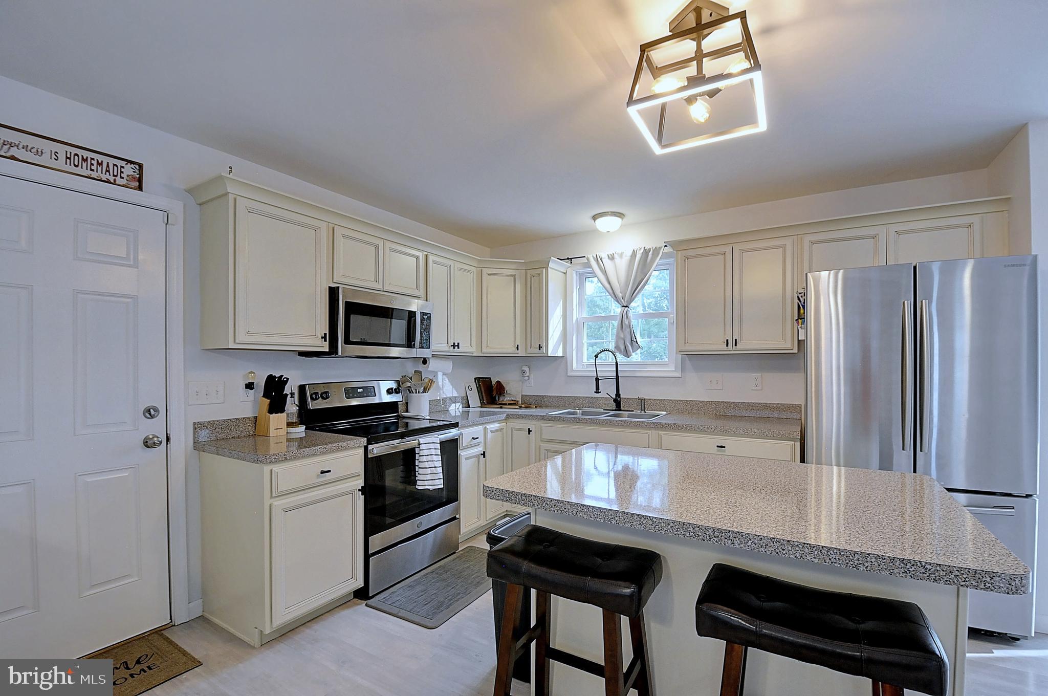 MIDDLE CREEK MANOR - Residential