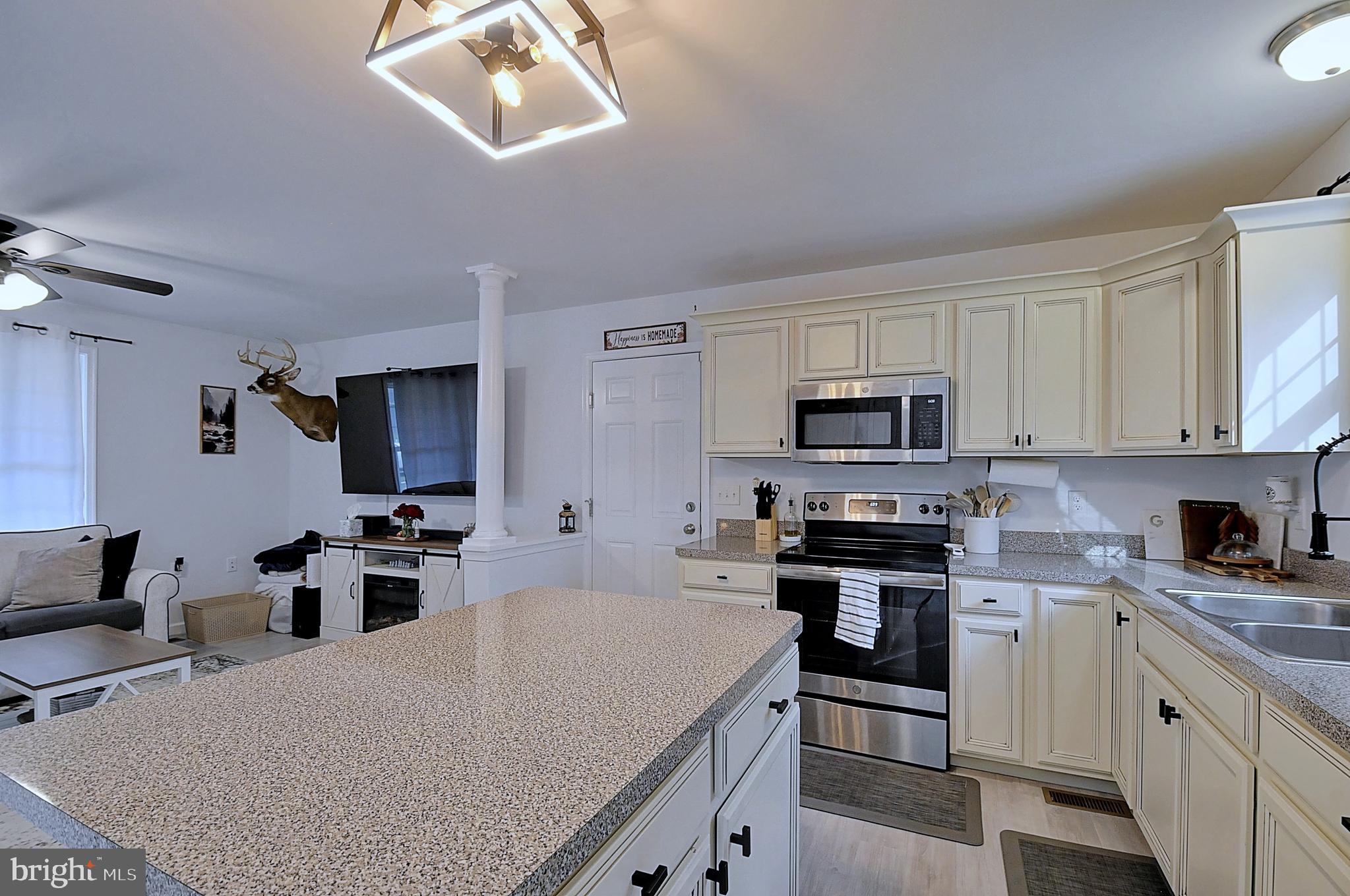 MIDDLE CREEK MANOR - Residential