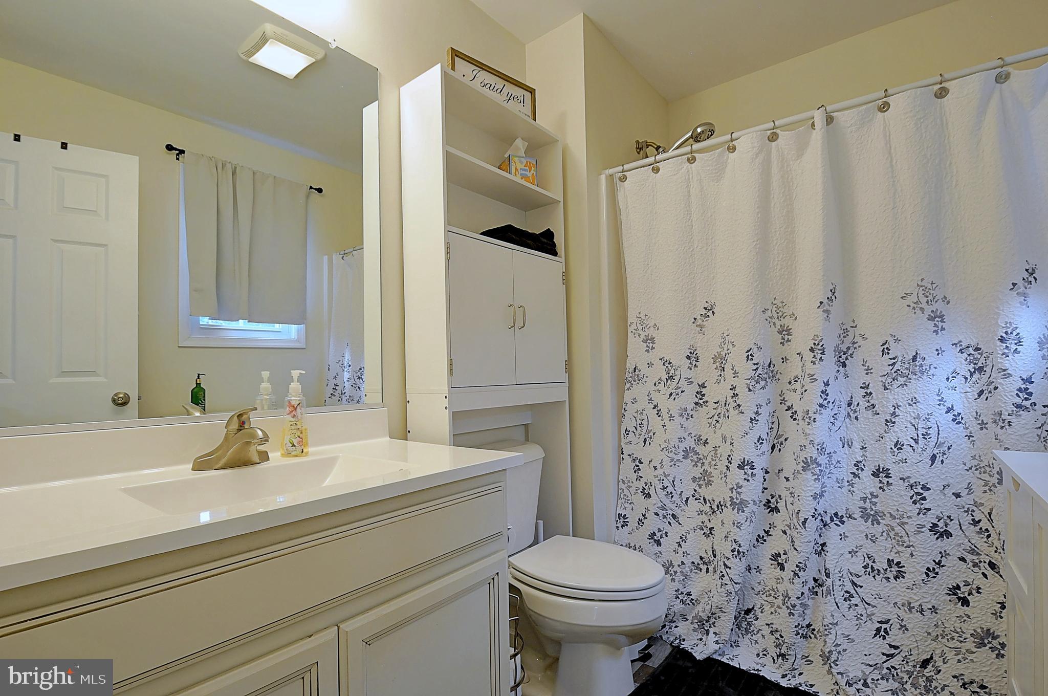 MIDDLE CREEK MANOR - Residential