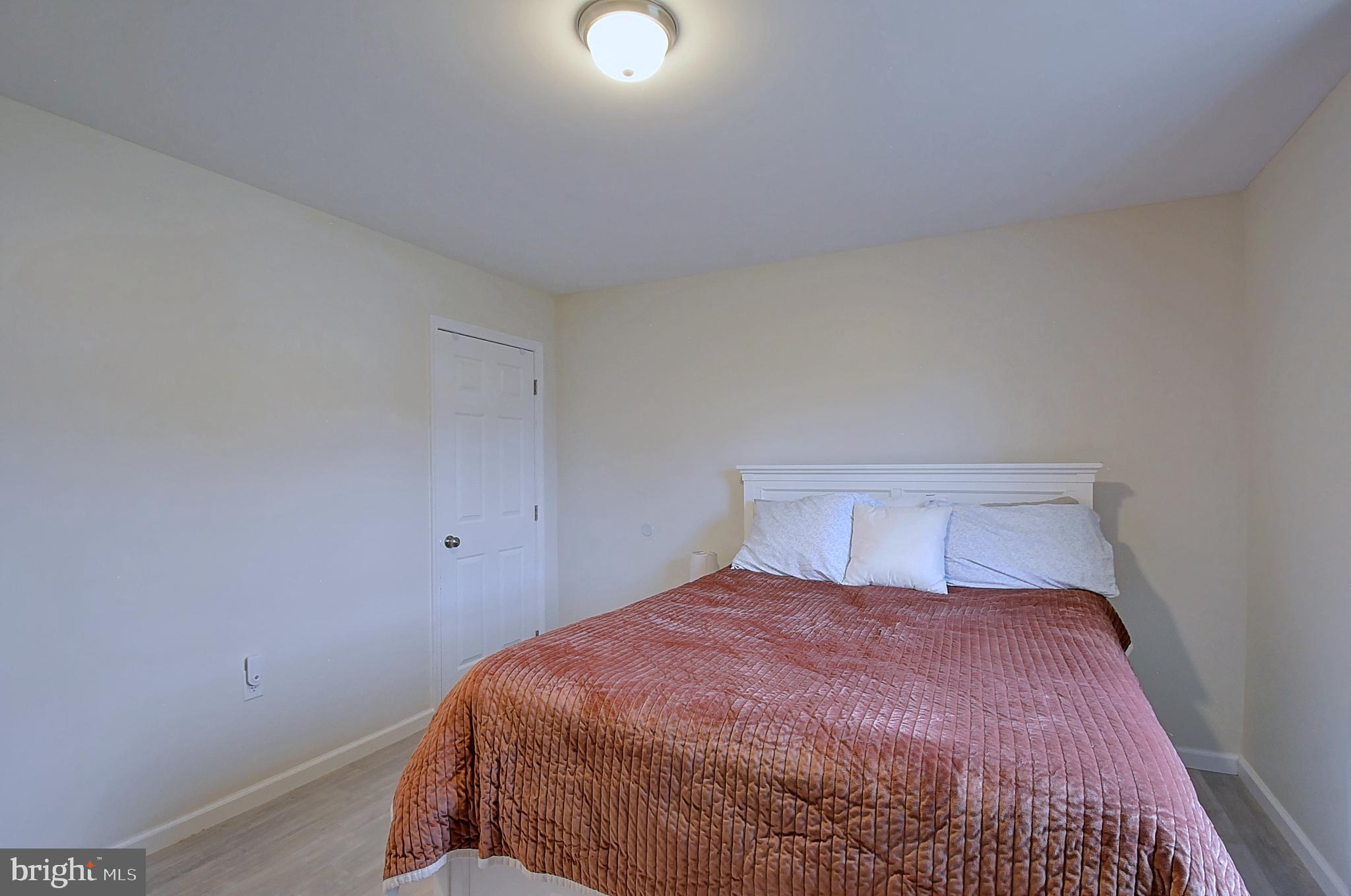 MIDDLE CREEK MANOR - Residential