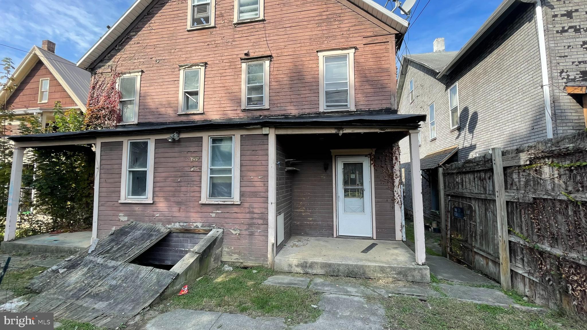 708 COLEMAN AVENUE 710