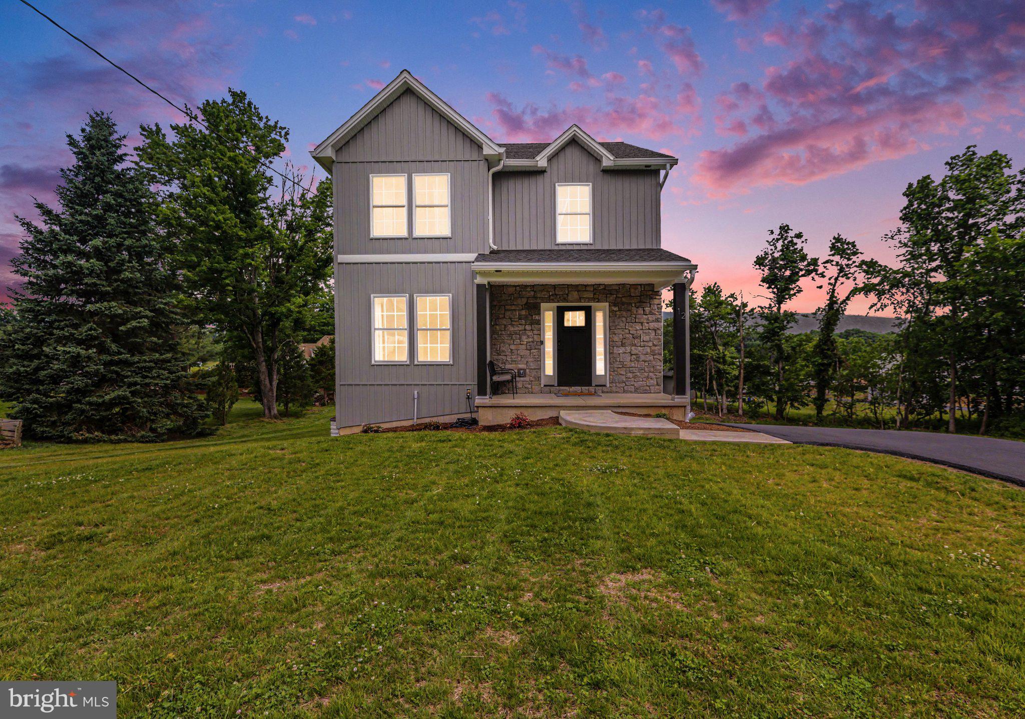12 OAK LANE