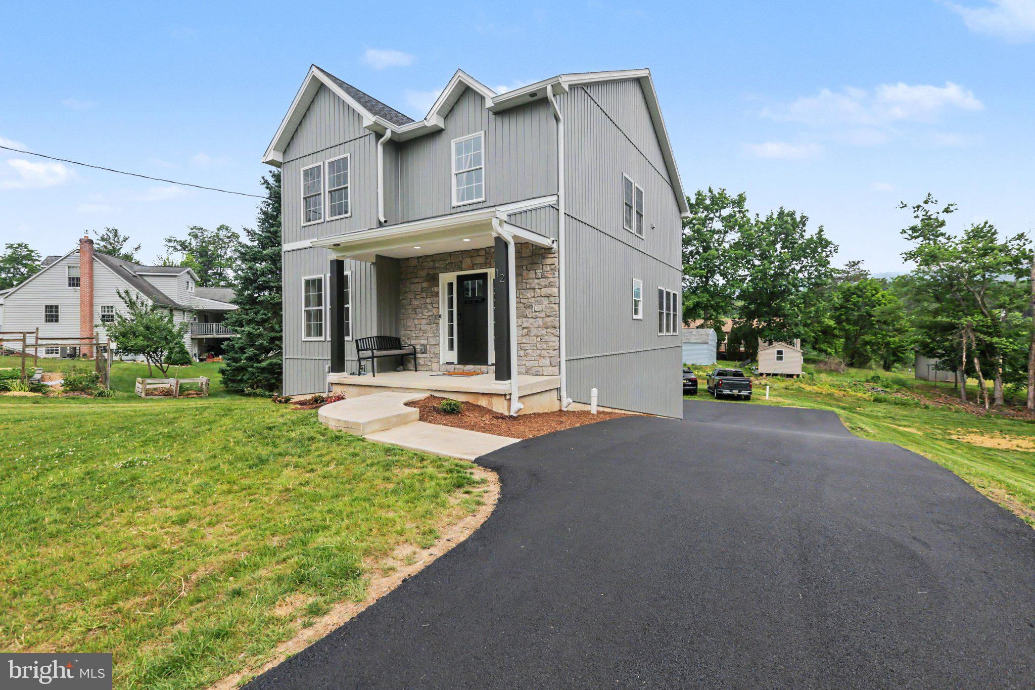 12 OAK LANE