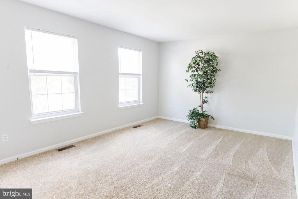 YORKSHIRE COMMONS - Residential Lease