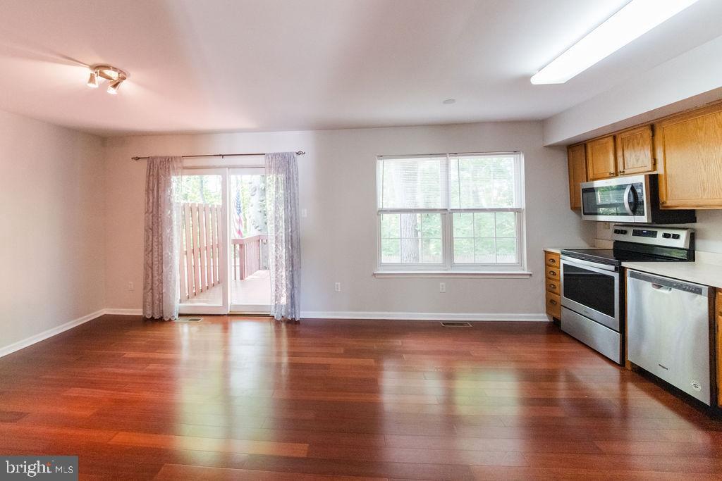 YORKSHIRE COMMONS - Residential Lease