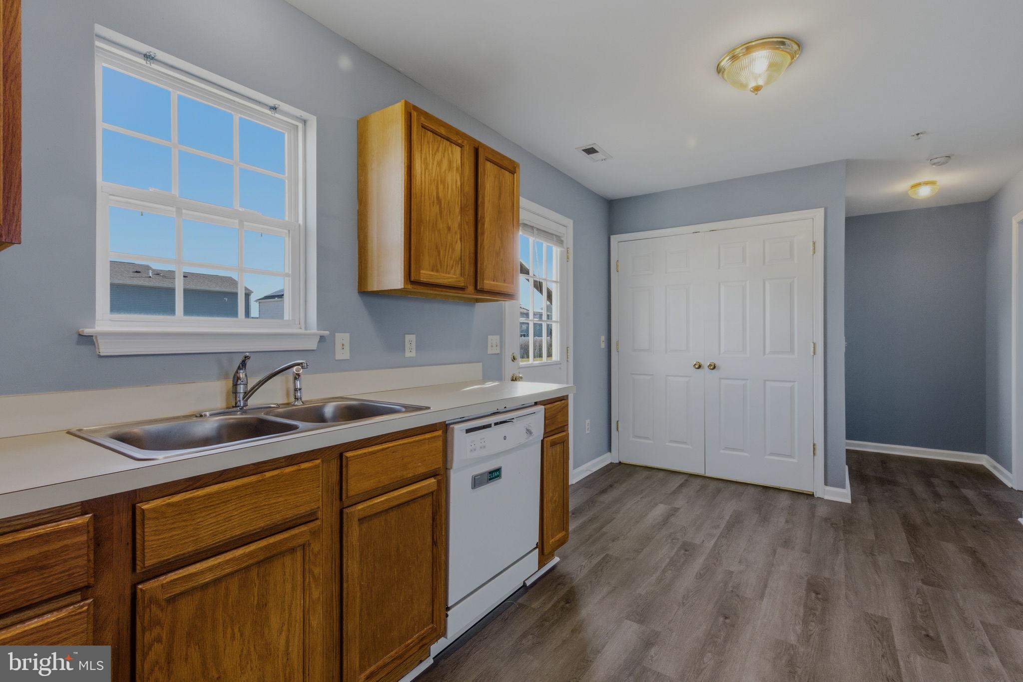 CEDAR COMMONS - Residential Lease