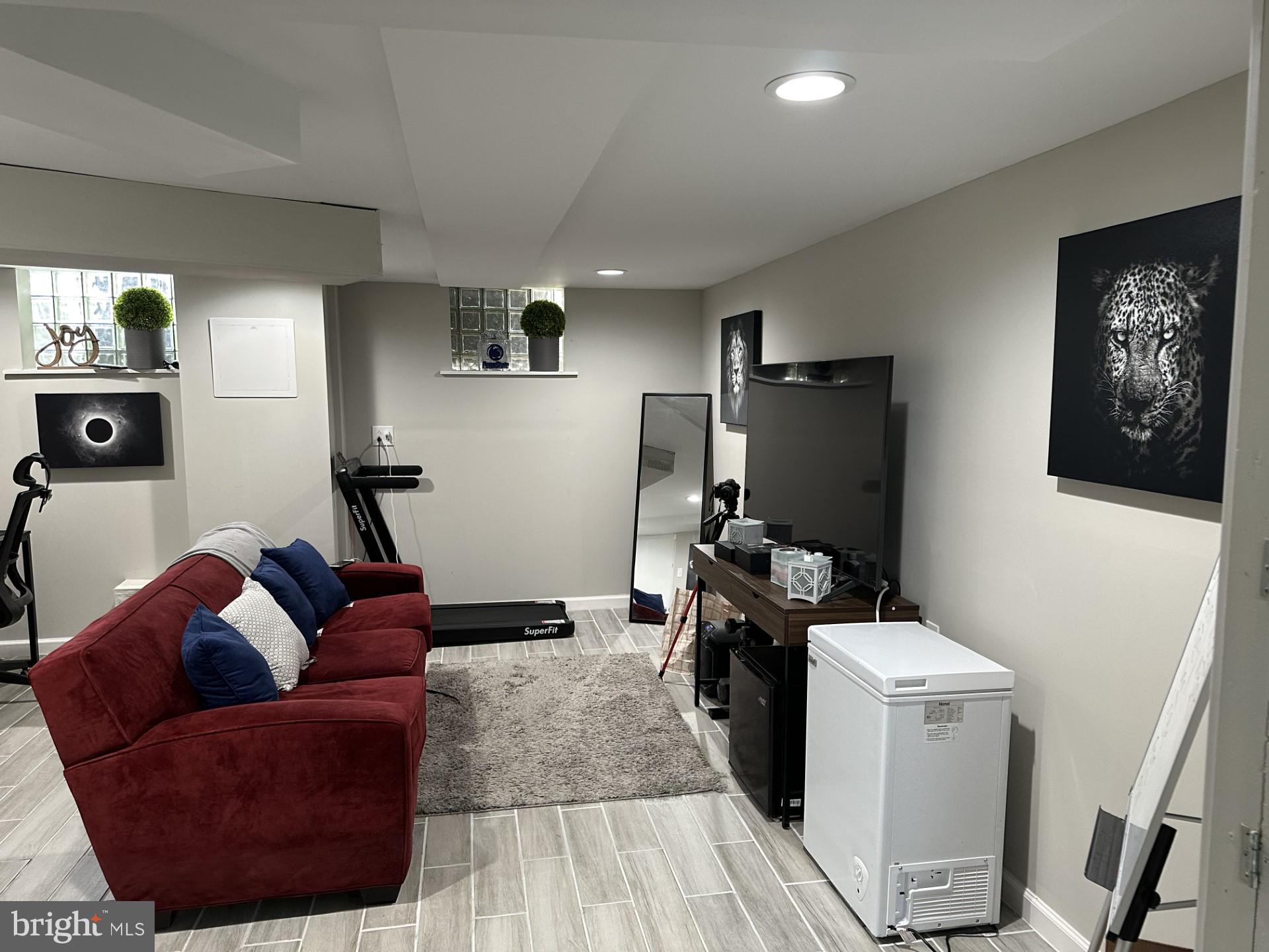 MAYFAIR (EAST) - Residential