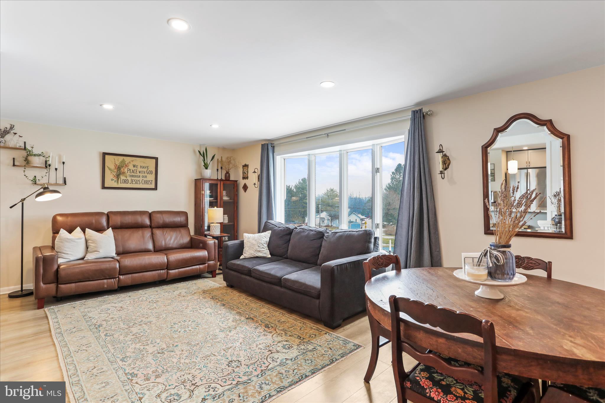 HEDGESVILLE - Residential